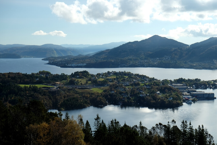 3RW is developing a northern gateway to Bergen with regional plan for Meland municipality and Knarvik. It brings 3,000 new housing with public and mixed-use program on Flatøy island, connecting the two cities.